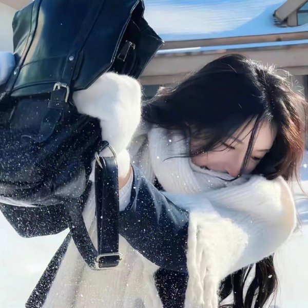 指尖相触,恋恋不舍